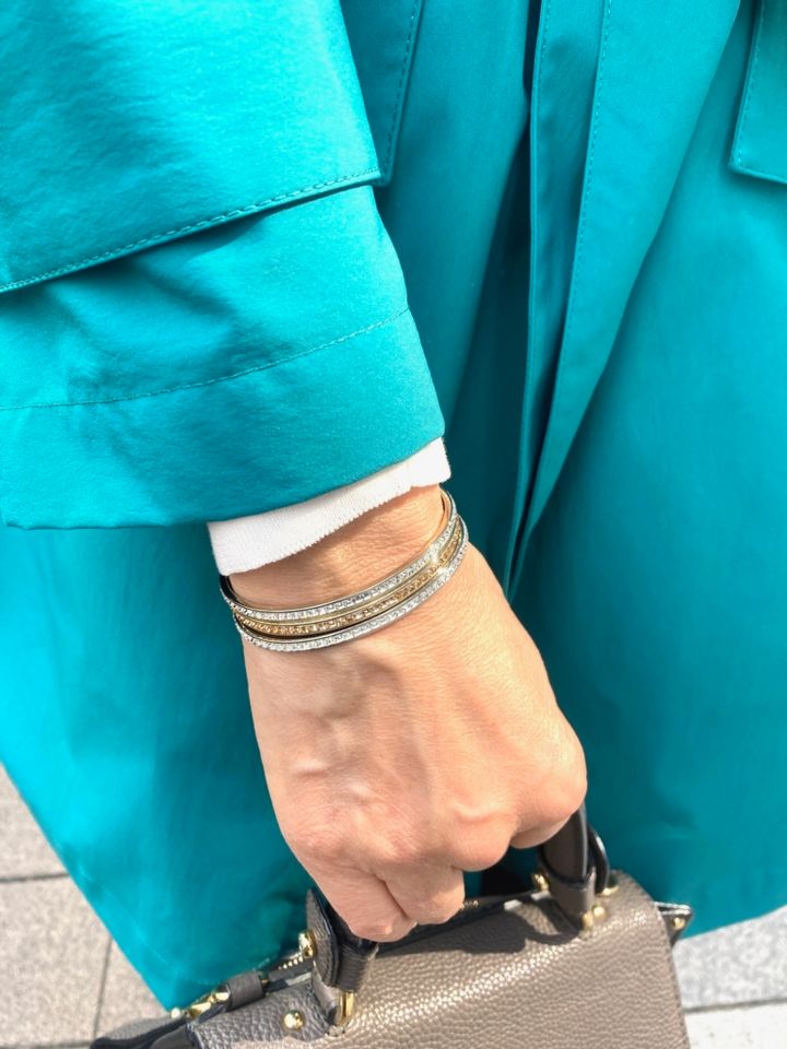 ハンドメイドのバングルをレイヤード