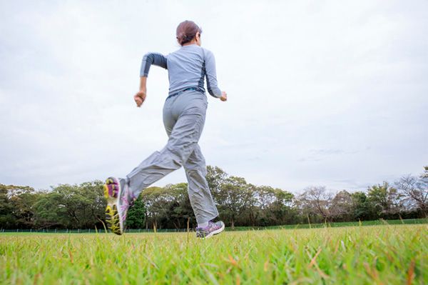 ウォーキングの健康効果を高める歩き方