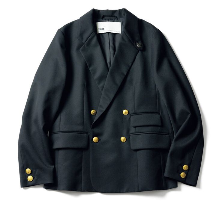 ジャケット¥46,200／ティッカ