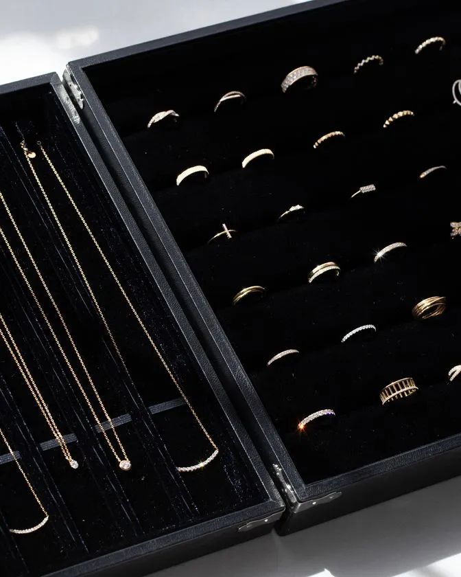 500点以上のジュエリーを試着