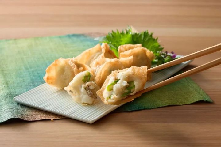 ヤマサ宮原 道産アスパラと帆立の揚げワンタン