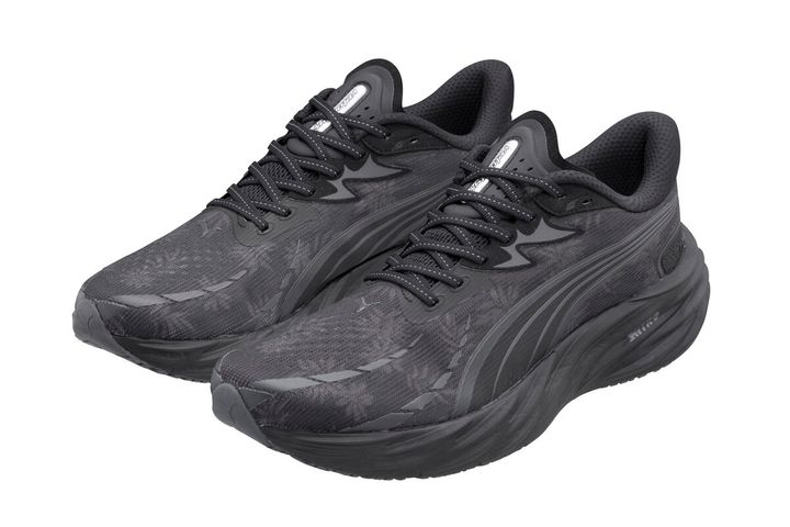 軽量性、クッション性、反発性をバランスよく備え、ランニング由来のテクノロジーを日常使いにも落とし込んだモデルとなっている。アクティブな移動からデイリーユースまで、シーンを問わず頼れる仕上がりに。