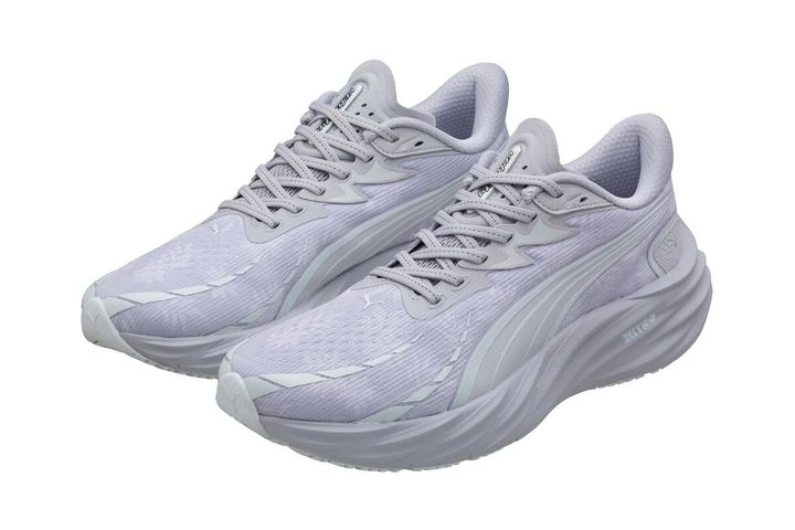 「VELOCITY NITRO 4」は、PUMA独自のミッドソールフォーム“NITROFOAM”を搭載した一足。