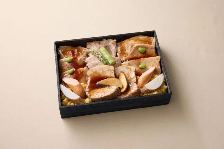 【掛村】 「和豚もち豚食べ比べ弁当」