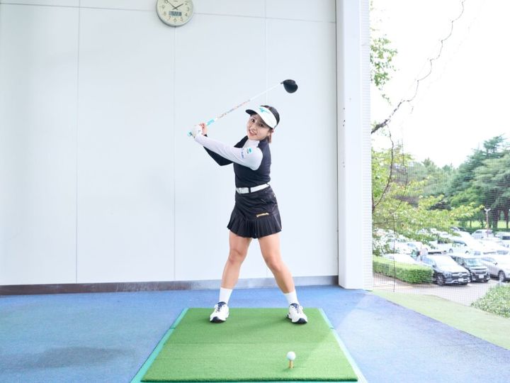 強く振るのは絶対NG！女性コーチが“大きく飛ばすポイント”を解説
