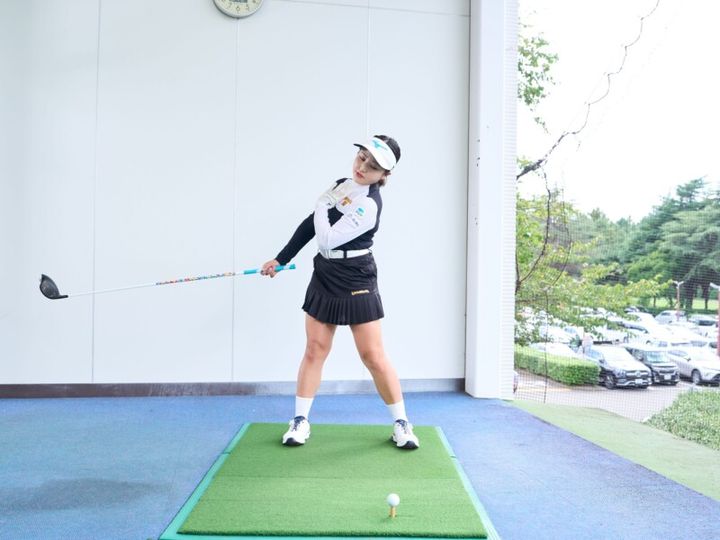 強く振るのは絶対NG！女性コーチが“大きく飛ばすポイント”を解説