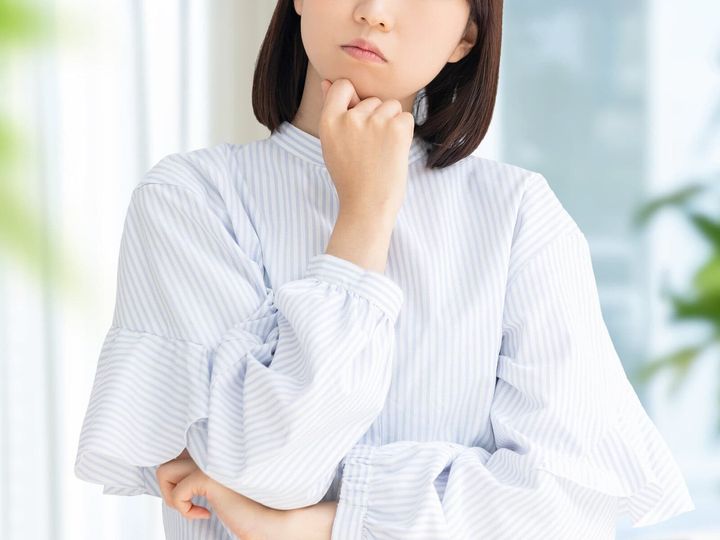 将来の独立に必要な資金作りや、不規則な勤務環境における体調管理を重視し、実家での生活を継続する選択も珍しくありません。今回は、福岡県福岡市在住・27歳女性の事例を見ていきましょう。