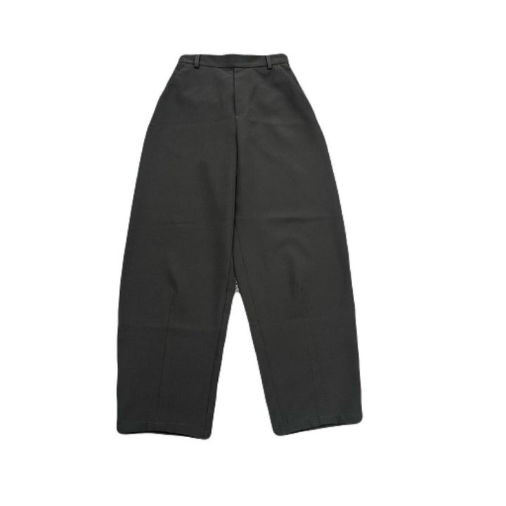 しまむらのバレルレッグパンツ（るっこ）