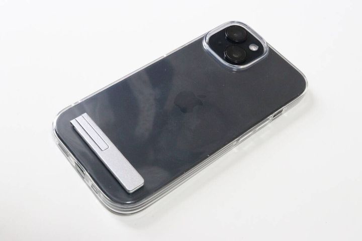 ダイソーのスマートフォンスタンドを貼り付ける