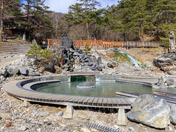 All About ニュース編集部が全国250人を対象に実施した公園に関するアンケートの調査結果から、春に行きたいと思う「群馬県の公園」ランキングを発表！ 2位「西の河原公園」を抑えた1位は？