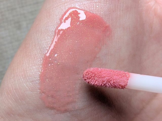 グラマラスリッププランパー06スイートフィグ スウォッチ コーラルピンクラメ