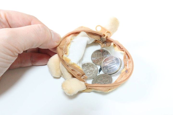 セリアのコインポーチ 食パンに小銭を入れる