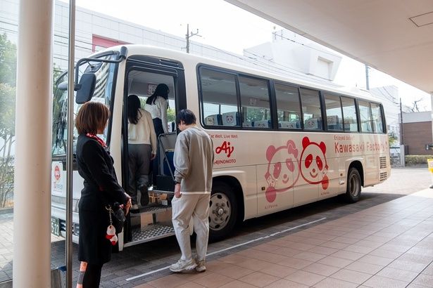 アジパンダバスに乗車して、いざ工場内へ！
