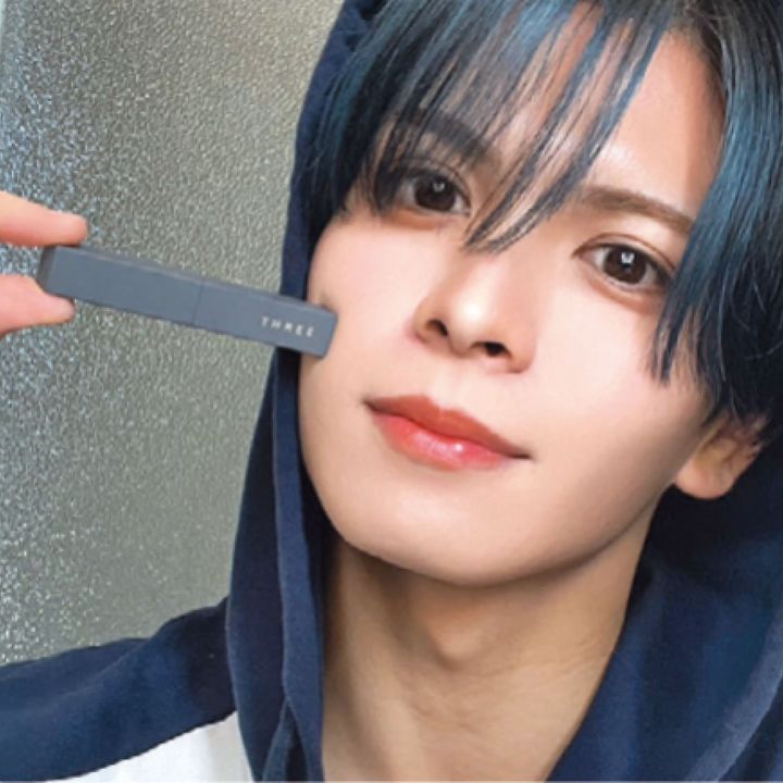 ① THREE「アドバンスド コンシーラーワンド」