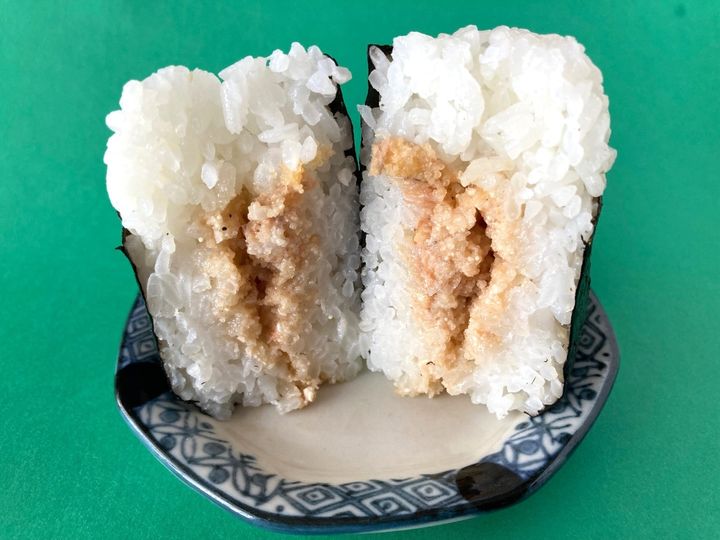 「贅沢感溢れる！！」「たらことチーズが合う！」【ローソン】浅草宿六監修のプレミアムおにぎり