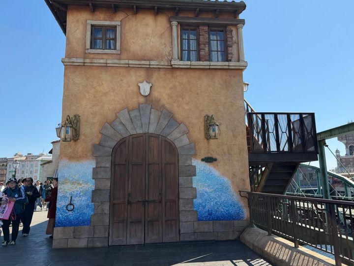 こちら側の壁に隠れミッキーが！