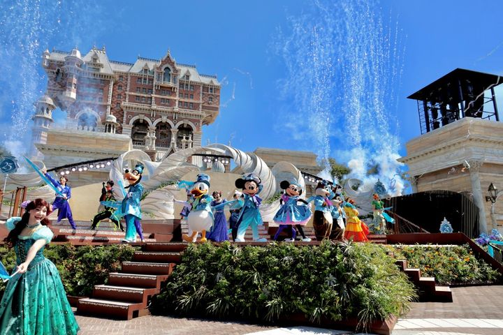 フィナーレは東京ディズニーシー25周年をお祝いテーマソング「Come Join the Jubilee」が流れ、パイロも打ちあがります