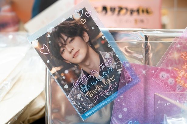 「ギラギラ待ち受け画を再現！ミニクリアファイル(ランダム3種）」各385円