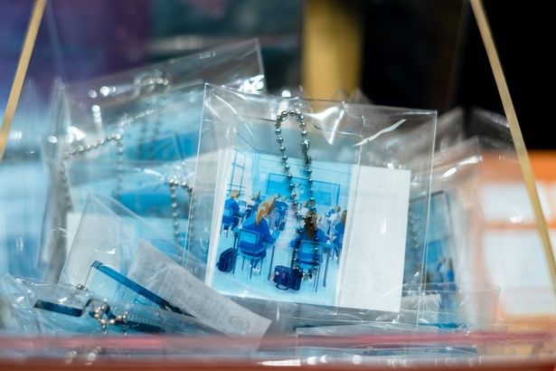 「アクリルキーホルダー(全3種)」各660円