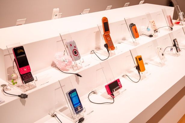 ケータイもたくさんの種類が登場し、それぞれデコって個性を出していた時代