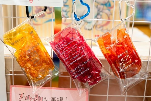 「クリアマルチポーチ あるあるガラケー画面(ランダム5種)」各770円