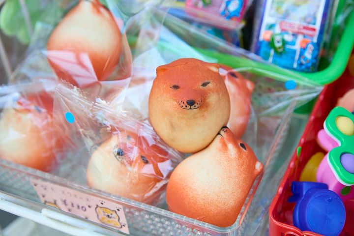 店頭に置いてあった「柴犬スクイーズ」110円。早速、きゅん！