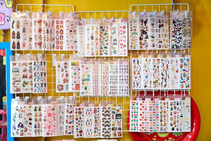 「奥山商会のシール」143円（1シート）