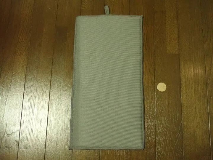 DAISO(ダイソー)：抗菌防臭吸水マット(40cm×20cm)