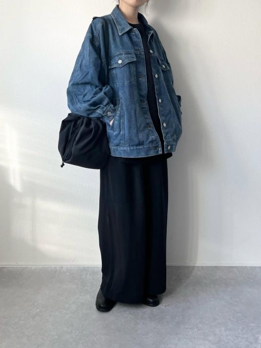 GU「ドレープワイドパンツ」ブラックデニムジャケットコーディネート