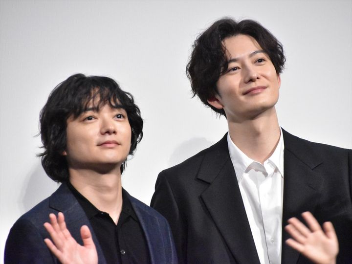 ドラマ『田鎖ブラザーズ』放送直前！ スペシャルプレミアイベントに出席した（左から）染谷将太、岡田将生 クランクイン！ width=