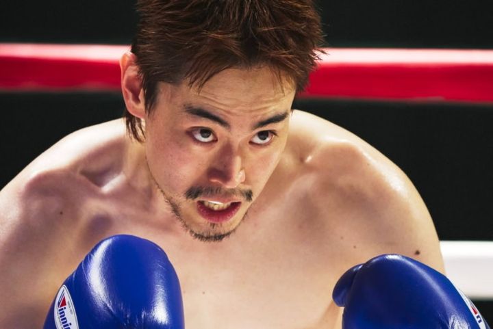 映画『人はなぜラブレターを書くのか』より信介の思いを背負って試合に挑む川嶋勝重（菅田将暉）