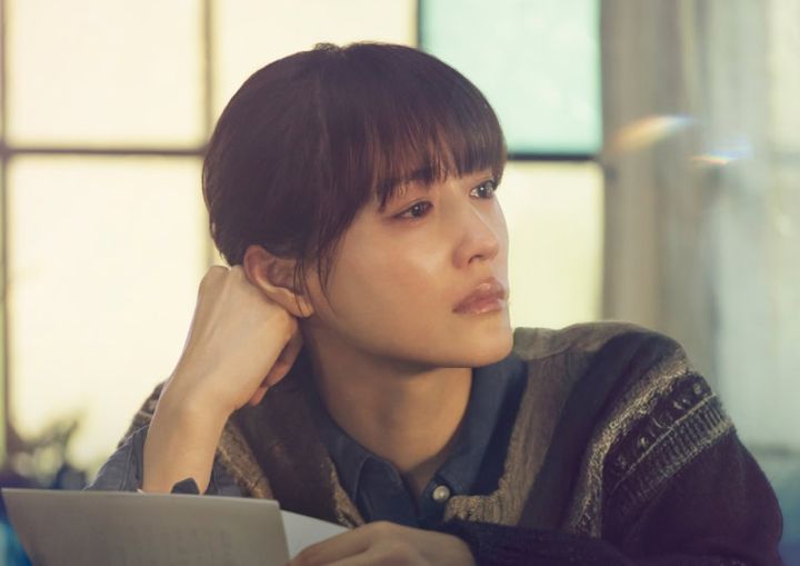 映画『人はなぜラブレターを書くのか』より現代の寺田ナズナ（綾瀬はるか）