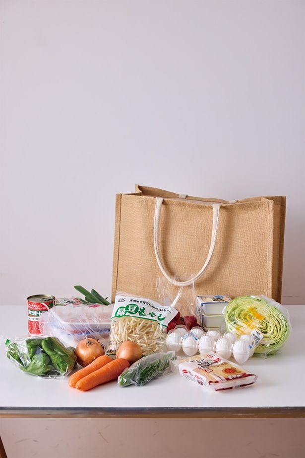 5日分の献立を決めてからまとめ買いすると、買い物のムダが減り、平日の夜ごはん作りがぐっとラクに。 （C）こぴ／KADOKAWA