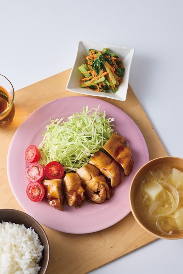 みんな大好きな照り焼きチキン。調味料3つで作れて簡単！ （C）こぴ／KADOKAWA