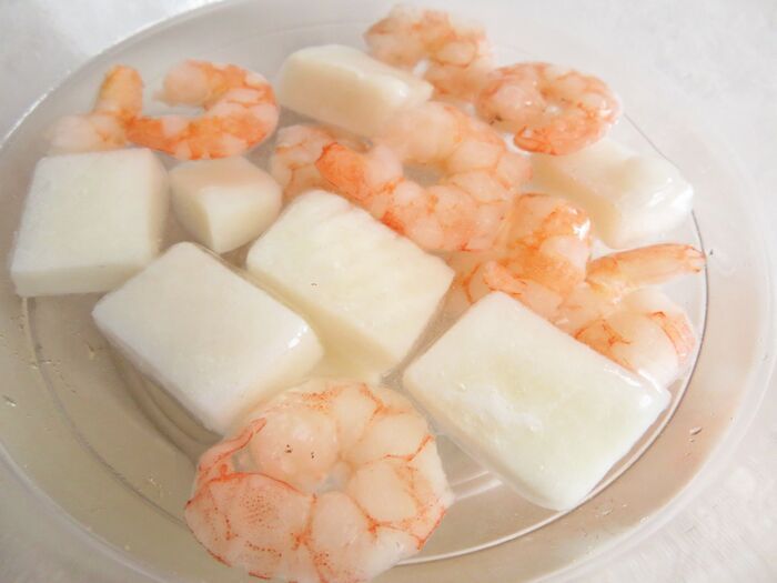 凍ったまま使うの待って！『冷凍シーフードミックス』の解凍のコツ。エビがプリップリに復活♪
