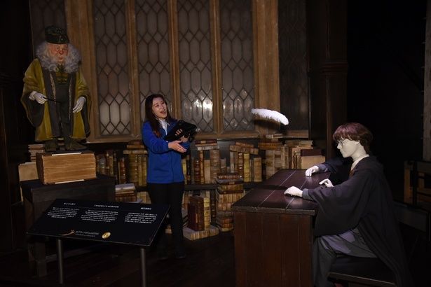 羽が宙に浮かぶ“魔法”の撮影技術を公開 撮影：ソムタム田井