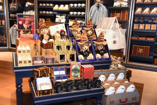 印象的なシーンをモチーフにしたグッズも多数販売中 撮影：ソムタム田井