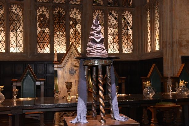 映画の音源そのままで、組分け帽子に寮の名前を呼ばれる“組分けの儀式”を再現！ 撮影：ソムタム田井