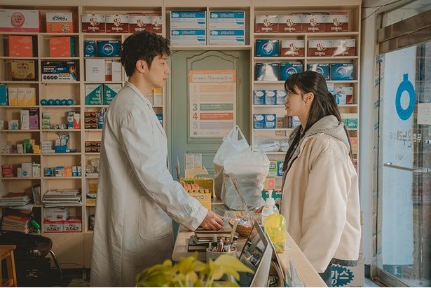 いつもイニョンの味方になってくれる、“理想的な大人”ドンウク