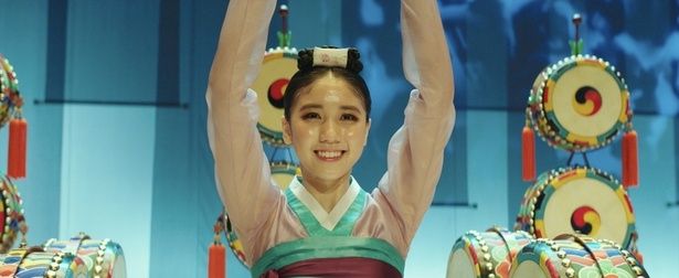 華やかな韓国の伝統舞踊も本作の見どころの1つ [c] 2023 TWOMEN FILM ALL RIGHTS RESERVED