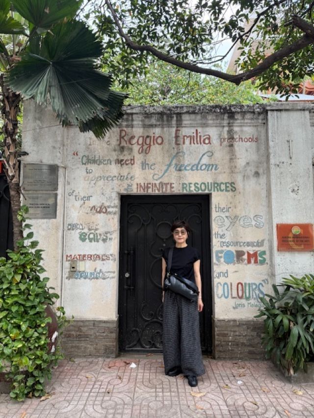 格子の麻のパンツ、 コットンシルクとカットソーのフレンチスリーブ…すべてTigre Brocante バッグ、シューズ…ともにfoundrymews 