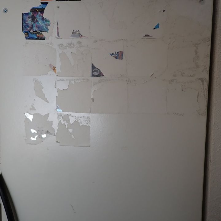 5年放置したベタベタの「シール跡」をスルッと剥がす“簡単テク”「力はいらない」「ツヤが戻った」