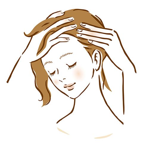 ３コンディショナーを髪の毛にもみこむ