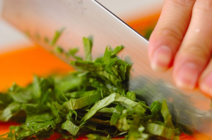 セロリの菜飯の下準備1