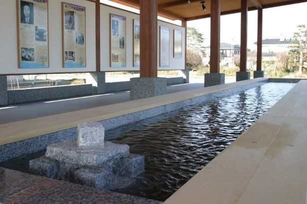 一度に70人も入浴可能。好きな温度の位置を探してみて 画像提供：柳川市観光課