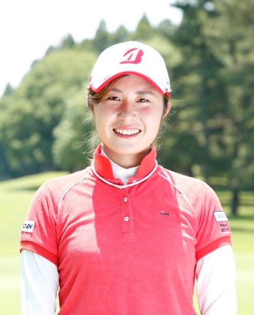 女子プロ2人のスイングを連続写真で解説！クラブを低く入れるお手本だった