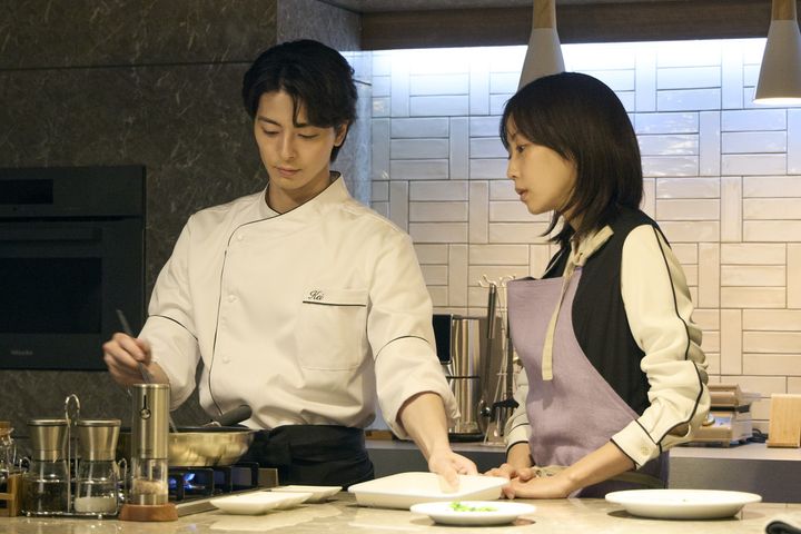 ドラマ『今夜、秘密のキッチンで』第2話より （C）フジテレビ width=