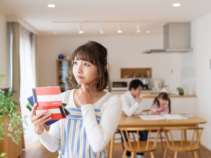 親の育児支援や生活コストの節約を重視し、実家での共同生活を送りながら将来の独立準備を進めるケースも少なくありません。今回は、釧路市（北海道）で暮らす27歳女性のエピソードを見ていきましょう。