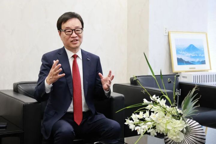 取材に応じる中山社長