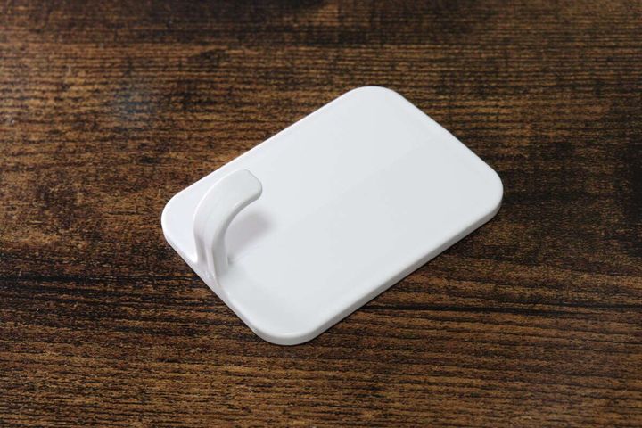 ダイソーのフック（バス用マグネット、1個）のビジュアル